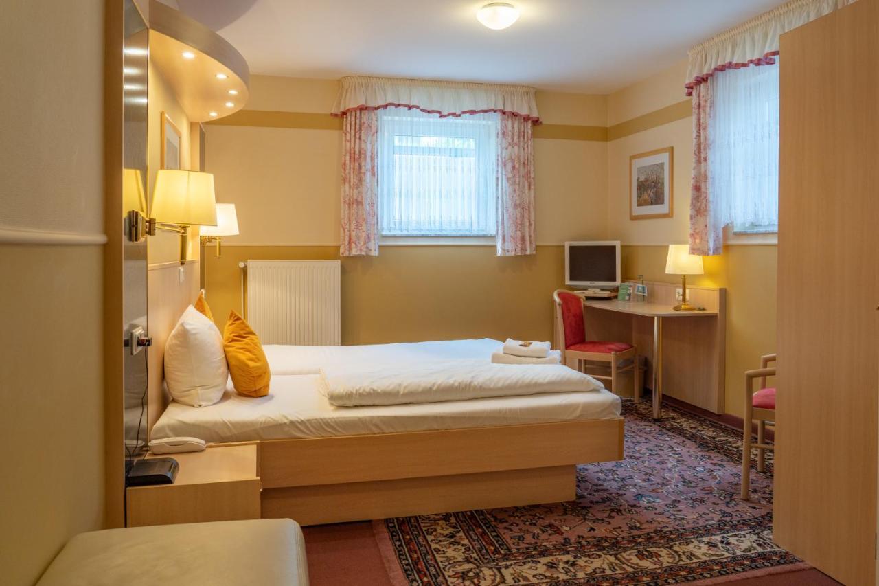 Parkhotel Neustadt Garni Exteriör bild