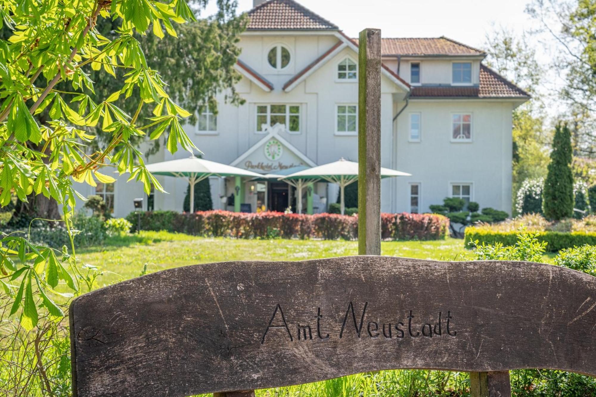 Parkhotel Neustadt Garni Exteriör bild